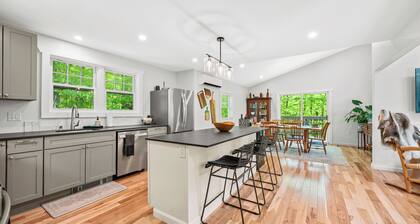 TreeTop Chalet 4BR & Pool - Upper Mtn Road Stowe