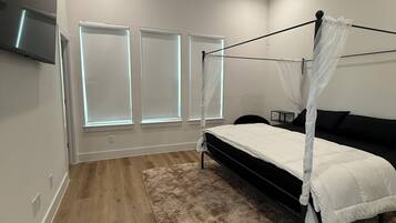 Iron/ironing board, WiFi, bed sheets