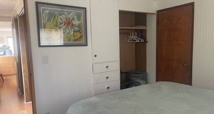 Cozy 1-bedroom farm guesthouse in beautiful Corvallis with AC