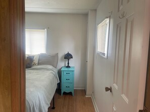 Room - Cozy 1-bedroom farm guesthouse in beautiful Corvallis with AC (Corvallis)