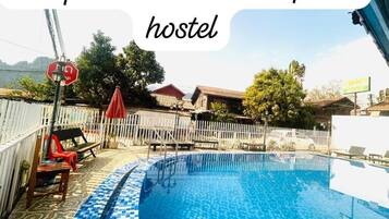 10 kolam renang outdoor