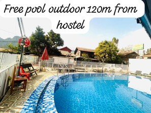 10 kolam renang outdoor