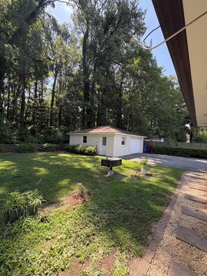 Property grounds - Cozy Chesapeake Retreat w/ Flex Room (Chesapeake)