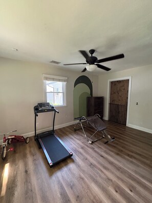 Fitness facility - Cozy Chesapeake Retreat w/ Flex Room (Chesapeake)