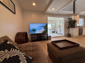 Smart TV, table football, books - Brand New Remodel · Waterfront 2B1B · 15 mins SFO (San Mateo)