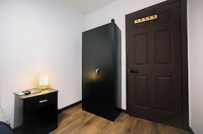 Unclassified image, 4 of 31, button - Apartment with parking and self-check-in | A 5-minute drive from West End Beach (Roatán)