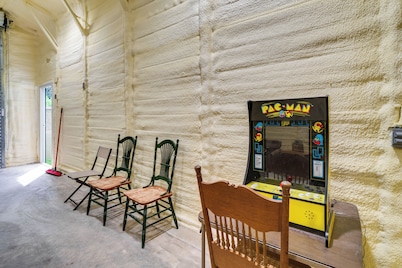 Private Hot Tub & 2-Story Sundeck! Lakefront Log Cabin on 1 acre in Onalaska!