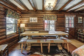 Dining - Private Hot Tub & 2-Story Sundeck! Lakefront Log Cabin on 1 acre in Onalaska! (Onalaska)