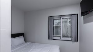 Ropa de cama de alta calidad y minibar con artículos gratuitos
