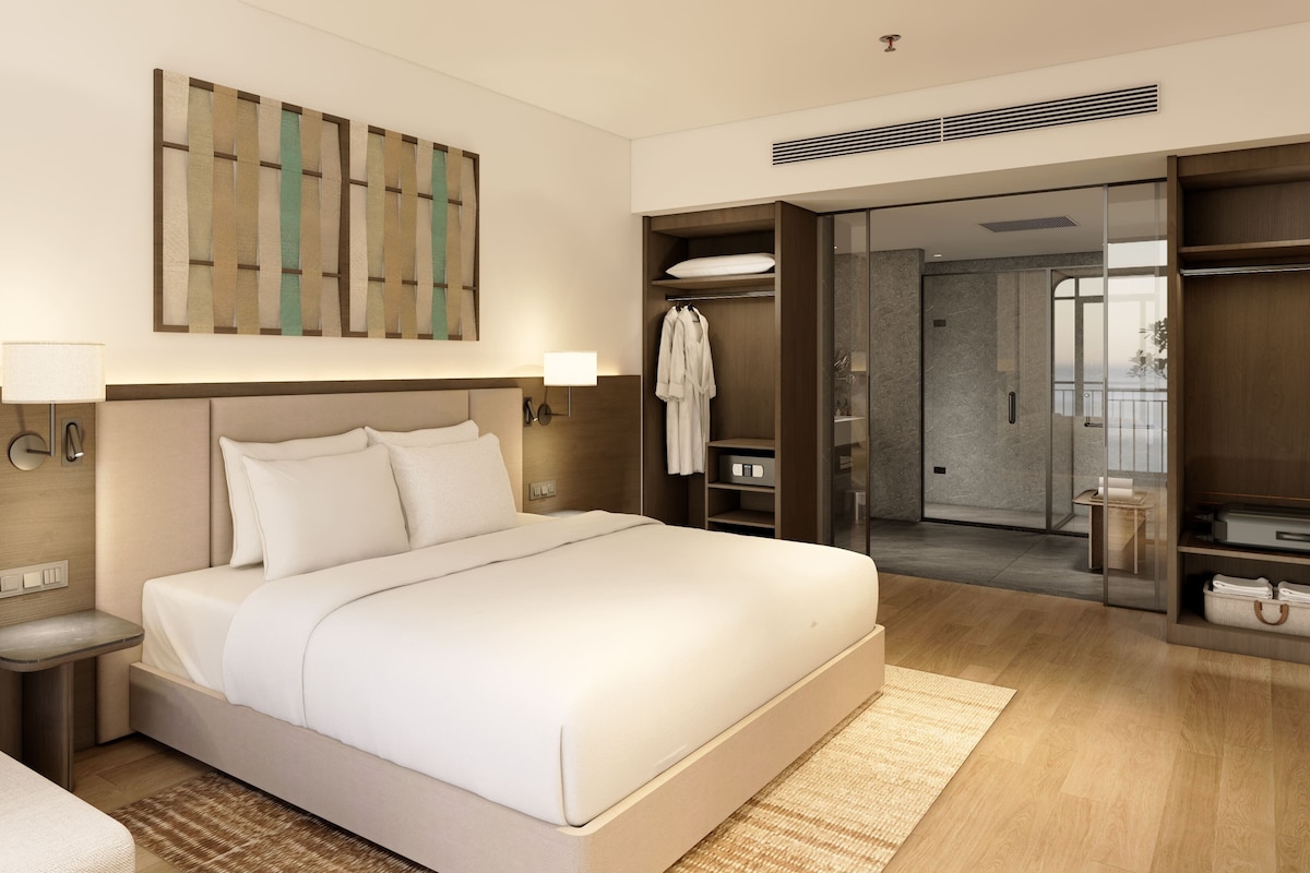 Executive Room, Beach View | In-room safe, blackout drapes, iron/ironing board, WiFi (free)