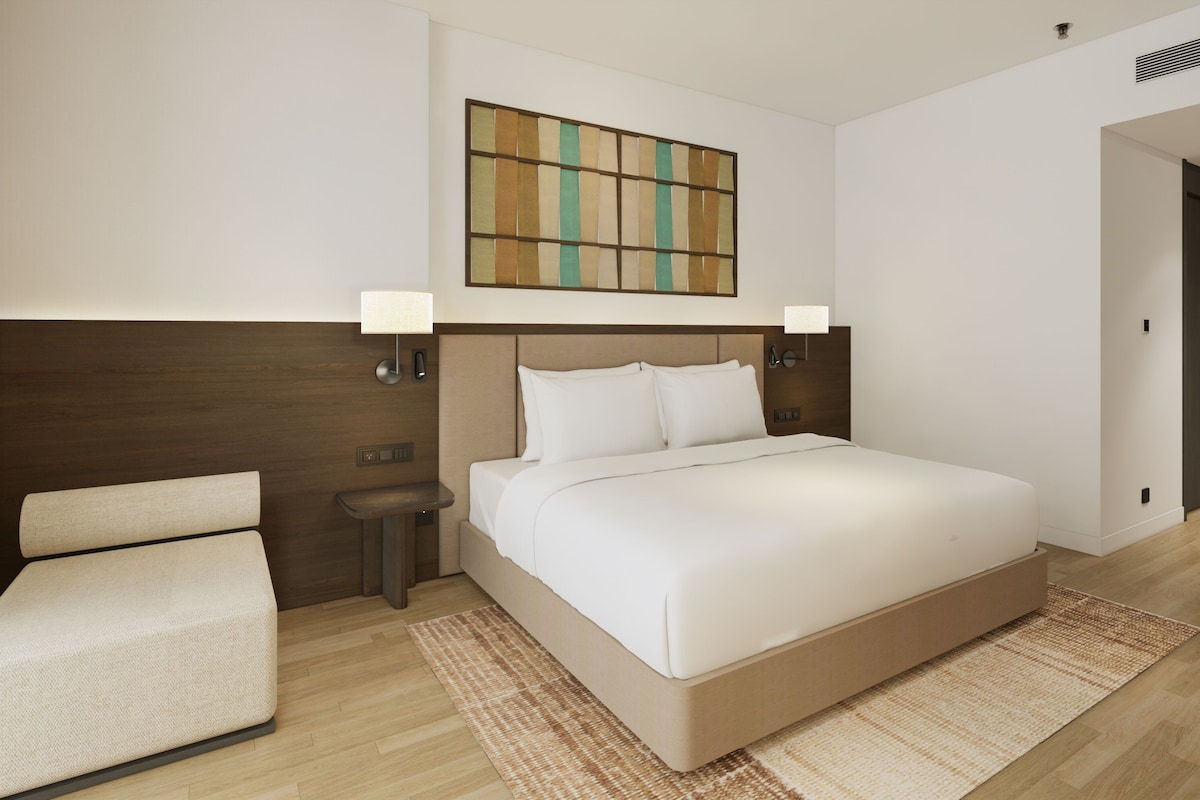 Standard Room, 1 King Bed, Garden View | In-room safe, blackout drapes, iron/ironing board, WiFi (free)