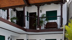A spa area with a massage table, a person receiving a massage, and a pool in the background. - Hospedaje valeria  (Granada)