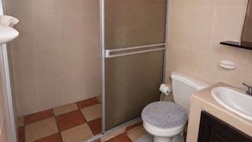 Ducha, artículos de tocador gratuitos, toallas, jabón