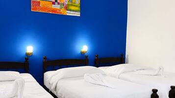 Familien-Dreibettzimmer, Poolblick | Kostenloses WLAN