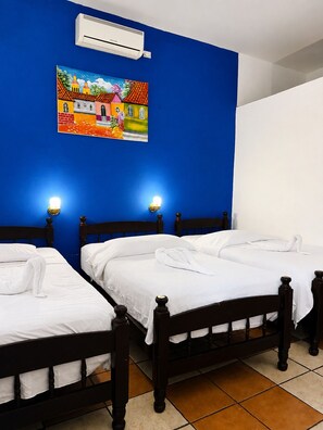 Family Triple Room, Pool View | Free WiFi - Hospedaje valeria  (Granada)