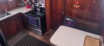 3-bedroom boat in cool Key West with air conditioning
