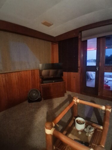 3-bedroom boat in cool Key West with air conditioning