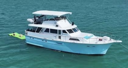 3-bedroom boat in cool Key West with air conditioning