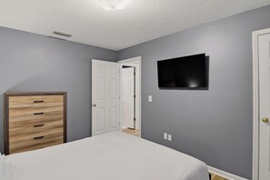 2 bedrooms, desk, iron/ironing board, free WiFi