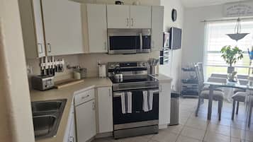 Coffee/tea maker, fridge, microwave, oven