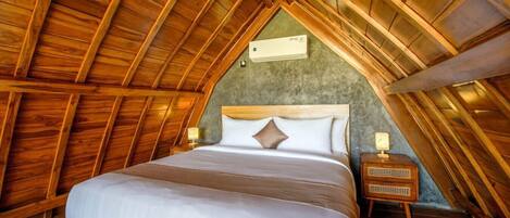 1 bedroom, desk, WiFi, bed sheets