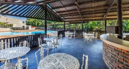 Cozy 1-bedroom chalet in charming Ballito with AC
