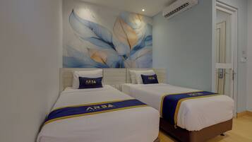 Executive Twin Room | Desk, free WiFi, bed sheets