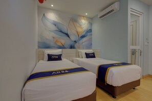 Executive Twin Room | Desk, free WiFi, bed sheets - Hotel Bunga-Bunga By ARBA (Jakarta)