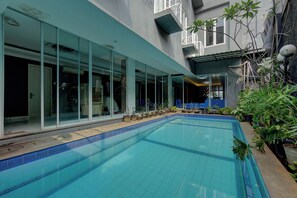 Indoor pool - Hotel Bunga-Bunga By ARBA (Jakarta)