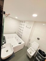 Royal Room | Bathroom