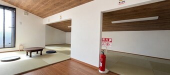 NEW OPEN / Entire House Rental / 2-minute walk from the Bus Stop for Buses to Bushozan Station and the Airport / Accommodates up to 10 guests / Parking for 5 cars / Family-friendly and suitable for large groups