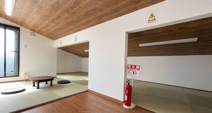 NEW OPEN / Entire House Rental / 2-minute walk from the Bus Stop for Buses to Bushozan Station and the Airport / Accommodates up to 10 guests / Parking for 5 cars / Family-friendly and suitable for large groups