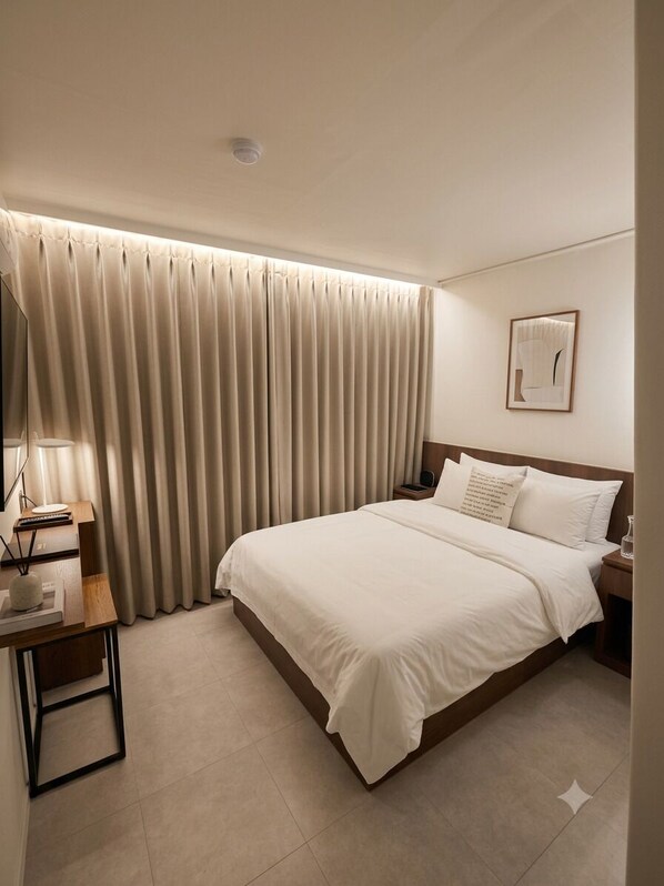 Quarto casal standard, geladeira | Escrivaninha, Wi-Fi de cortesia