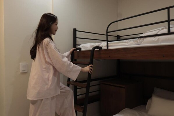 Family Twin Room, Refrigerator | Desk, free WiFi