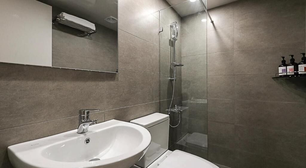 Family Twin Room, Refrigerator | Bathroom | Shower, free toiletries, hair dryer, slippers
