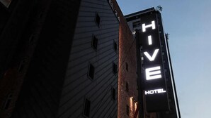 A building with a sign that reads 'HIVE HOTEL' in capital letters. - HOTEL HIVE (Seoul)