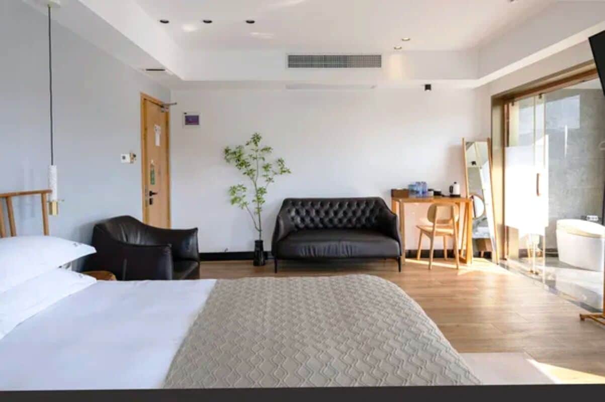 Free WiFi, bed sheets