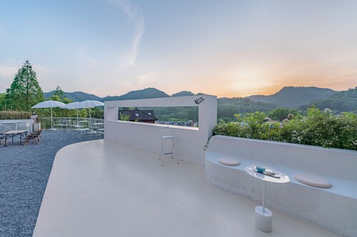 Hangzhou West Lake MingBai Villa