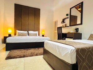 Kamar Triple Deluks, pemandangan kebun | Kedap suara, setrika/meja setrika, dan Wi-Fi gratis