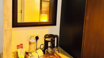 Deluxe Double Room, Garden View | Coffee and/or coffee maker