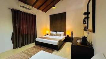 Deluxe Triple Room, Garden View | Soundproofing, iron/ironing board, free WiFi