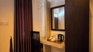 Deluxe Double Room, Garden View | Soundproofing, iron/ironing board, free WiFi