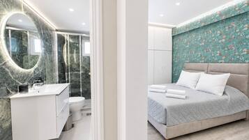 Iron/ironing board, Internet, bed sheets