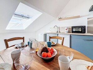 A modern kitchen with a skylight, a microwave, and a dishwasher. - Gîte de la Grée by Interhome (Saint-Nolff)
