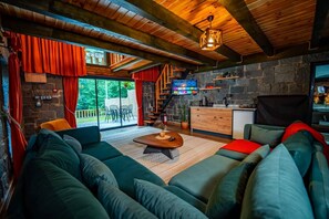 Villa Deluxe, vista al río | Área de sala de estar