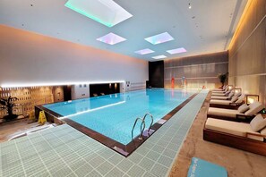Indoor pool - Xian Fengdong Grand SkyLight Hotel (Xi'an)