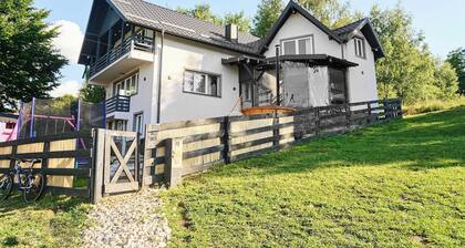House Sofisa Fundata: Cozy 5-Bedroom Mountain with Panoramic Views