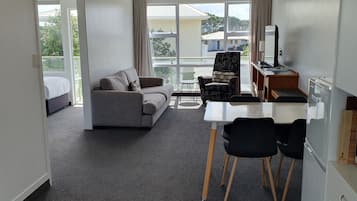 Superior Studio, Balcony, Sea View | Interior