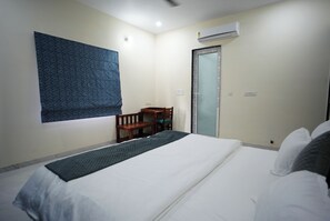 3 bedrooms, iron/ironing board, WiFi