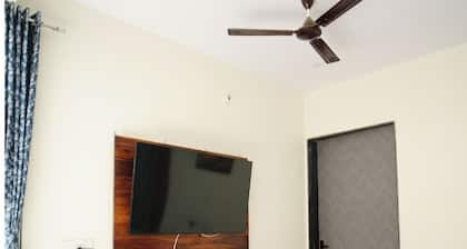 Luxury 3BHK Farmhouse Near Jaipur with Private Pool & Garden
